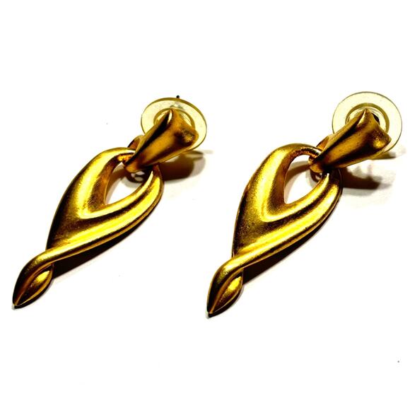 Pierced earrings rich brushed finish gold mod drop dangle doorknocker style - Picture 3 of 5